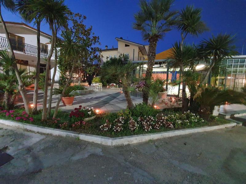 Hotel Ristorante La Campagnola Cassino Buitenkant foto