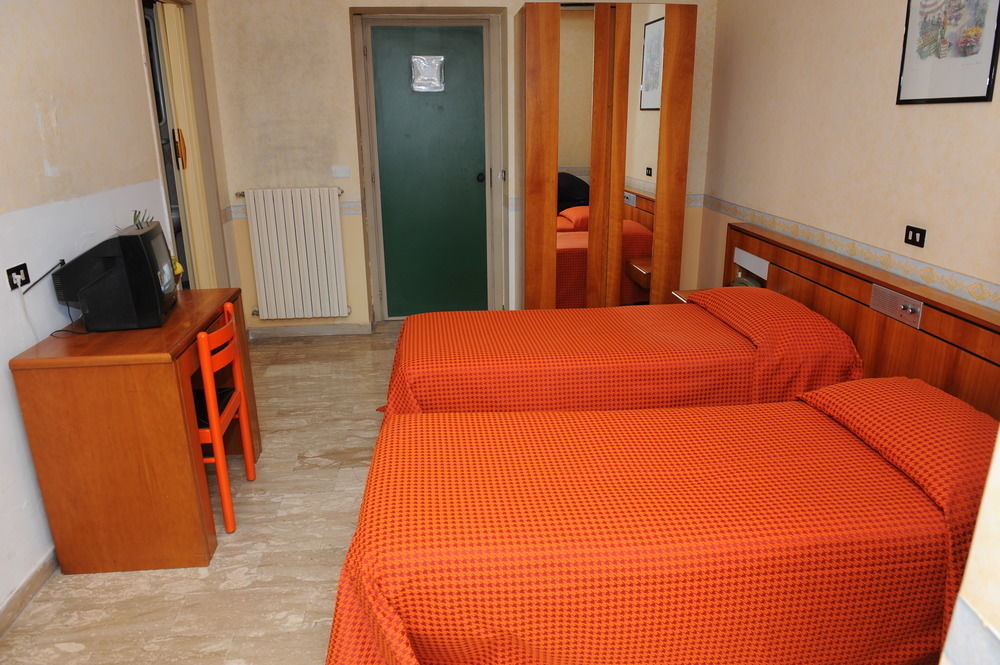 Hotel Ristorante La Campagnola Cassino Buitenkant foto