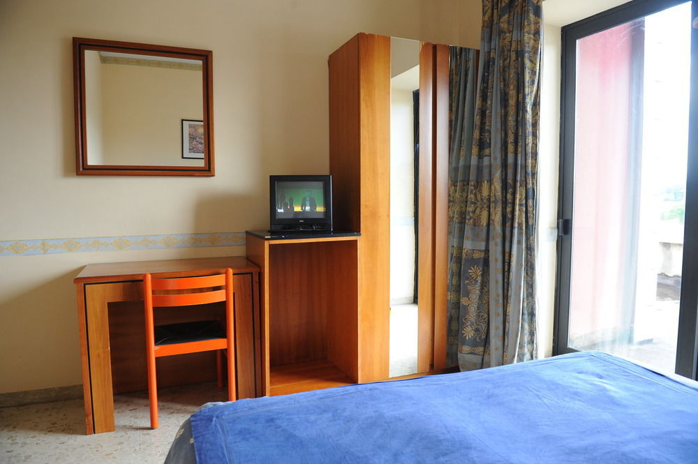 Hotel Ristorante La Campagnola Cassino Buitenkant foto