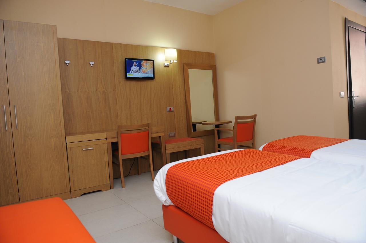 Hotel Ristorante La Campagnola Cassino Buitenkant foto