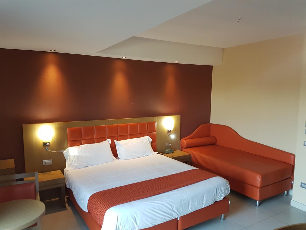 Hotel Ristorante La Campagnola Cassino Buitenkant foto