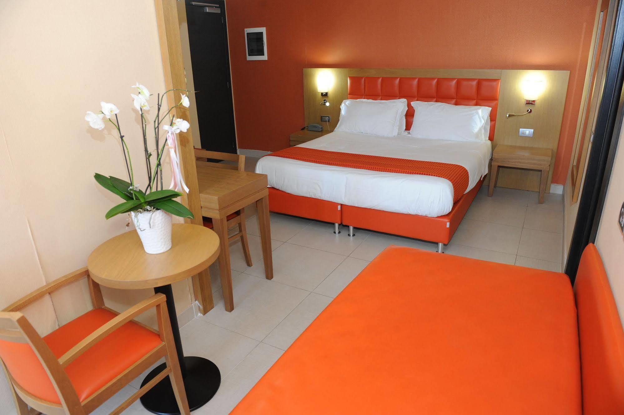 Hotel Ristorante La Campagnola Cassino Buitenkant foto
