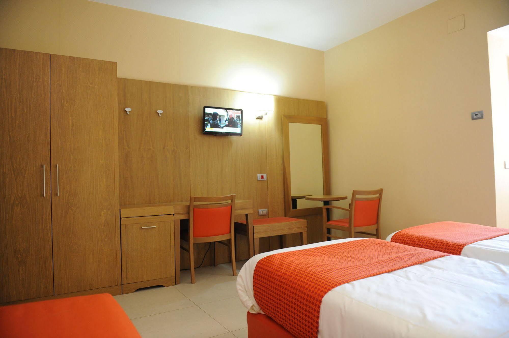 Hotel Ristorante La Campagnola Cassino Buitenkant foto